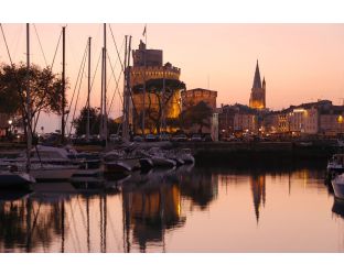 LE VIEUX PORT ET LES TOURS