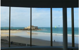 Retrouvez en vidéo la construction de la Rotonde Cézembre de Saint Malo